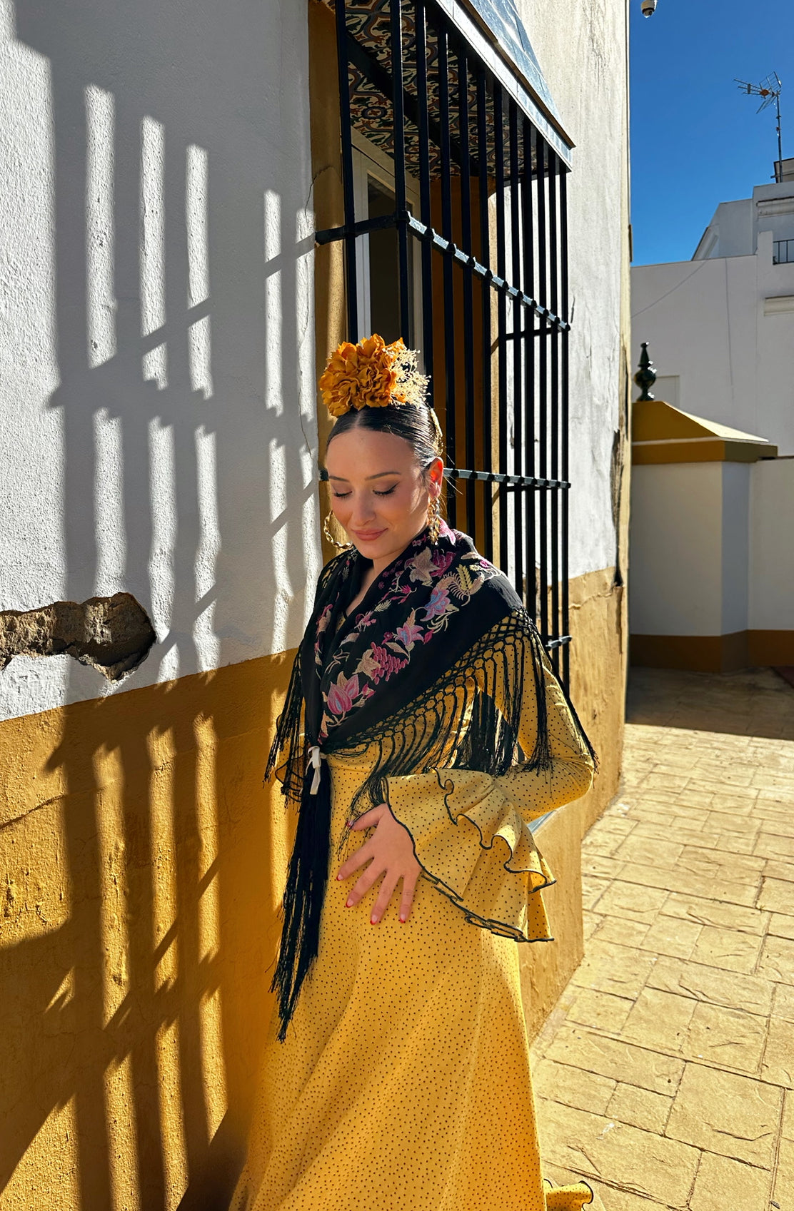 VESTIDO DOS VOLANTES MOSTAZA LUNAR NEGRO