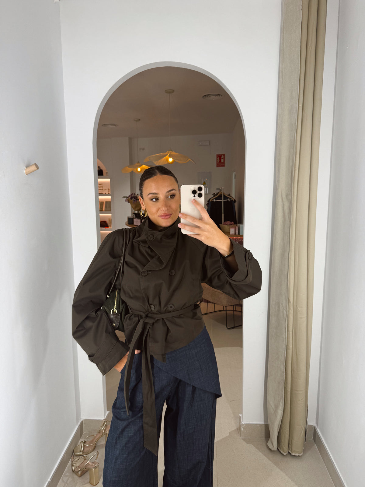 GABARDINA CROP LAZADA MARRÓN