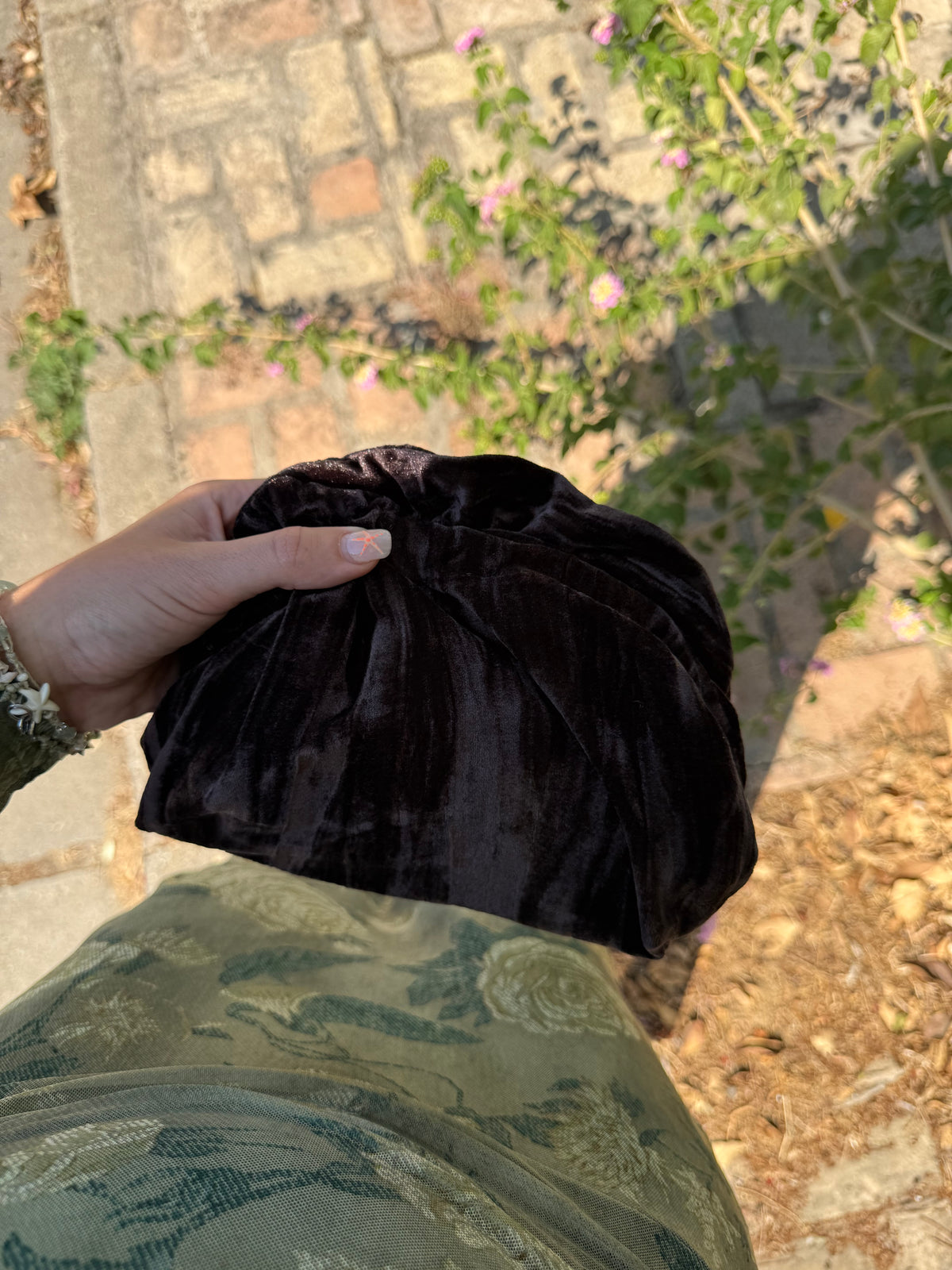 BOLSO MARRÓN INVITADA BÁSICO TEJIDO