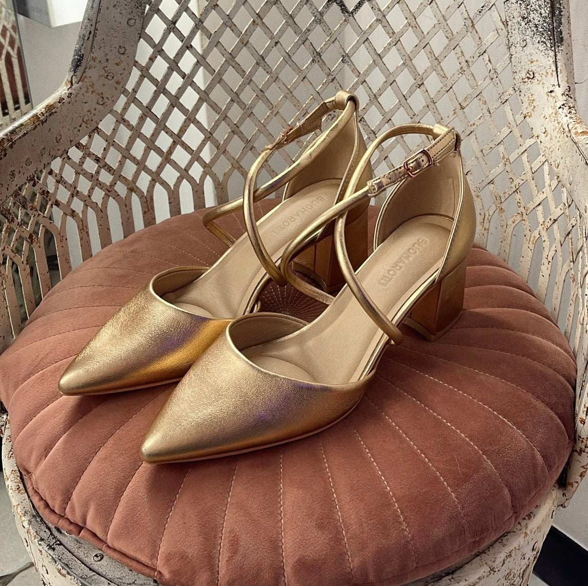 SANDALIA TACÓN CRUZADA ORO