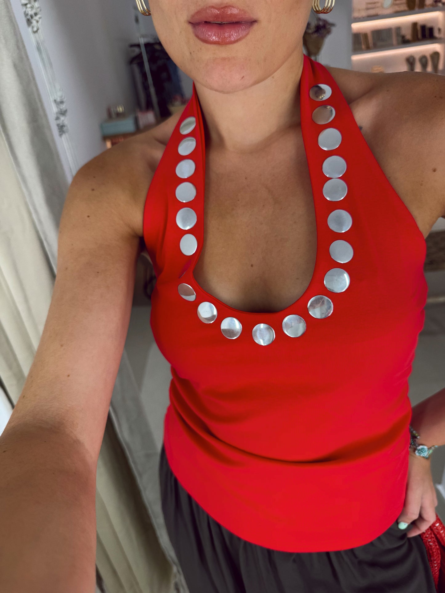 TOP ROJO TACHUELAS PLATA