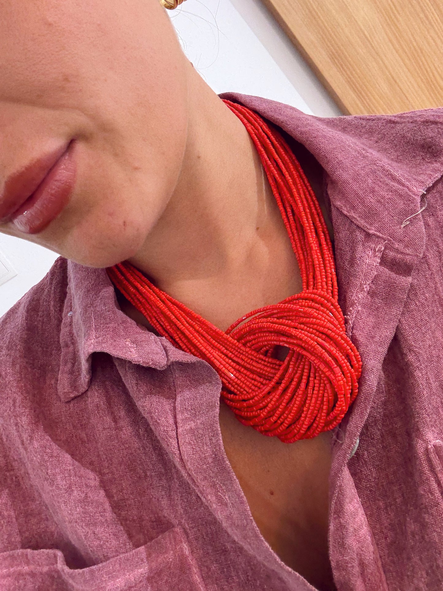 COLLAR BOLITAS NUDO CORAL