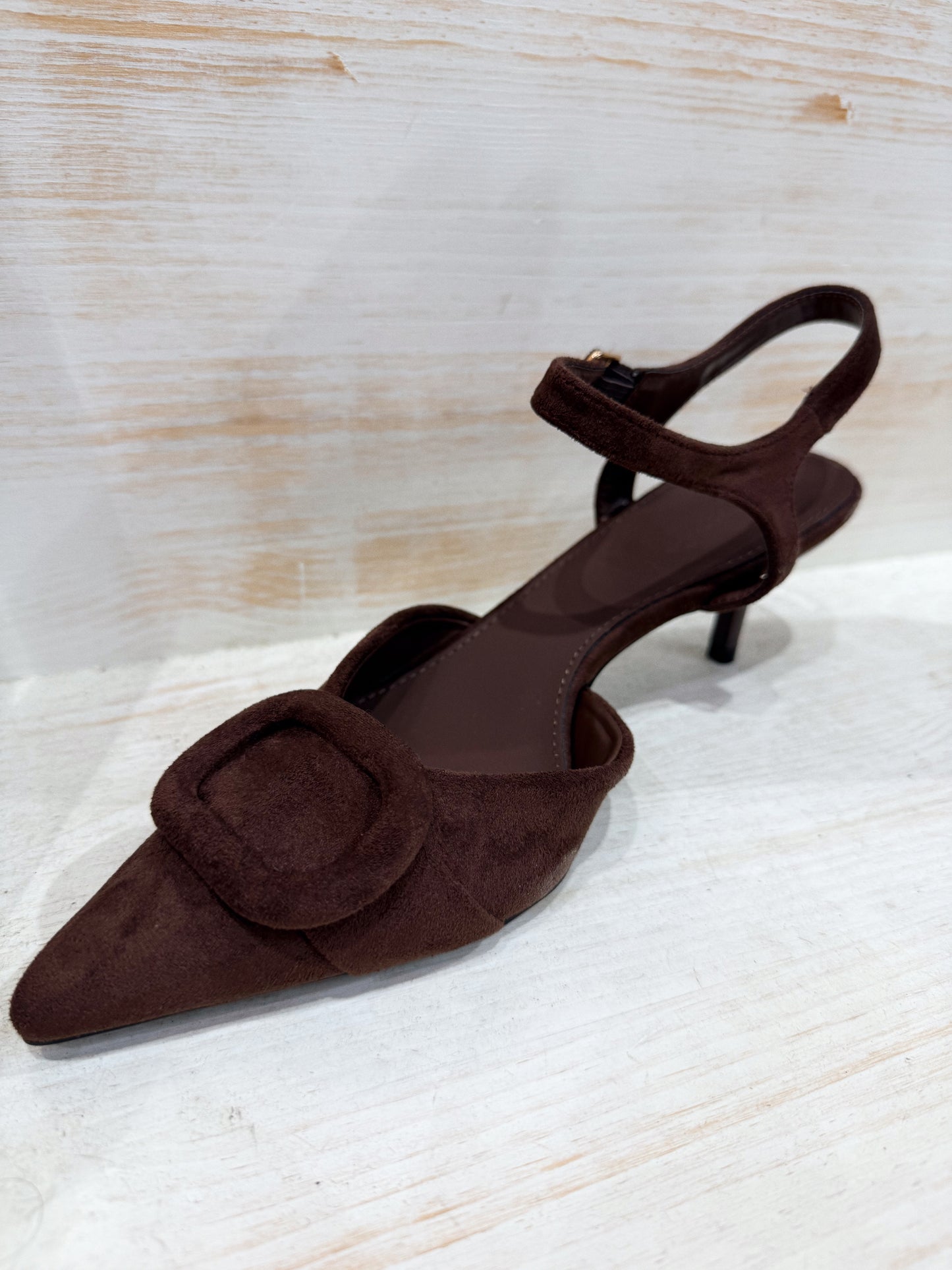 ZAPATO TACÓN MARRÓN HEBILLA