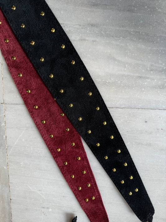 CINTURÓN ANTE TACHUELAS NEGRO/BURDEOS