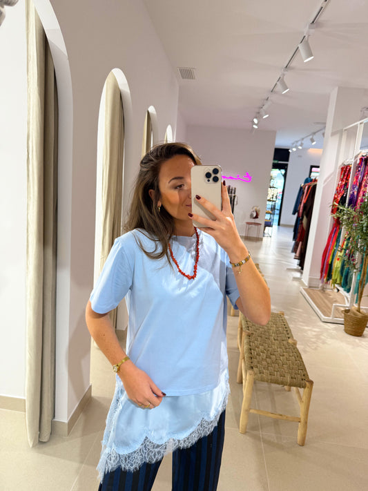 CAMISETA CELESTE ENCAJES