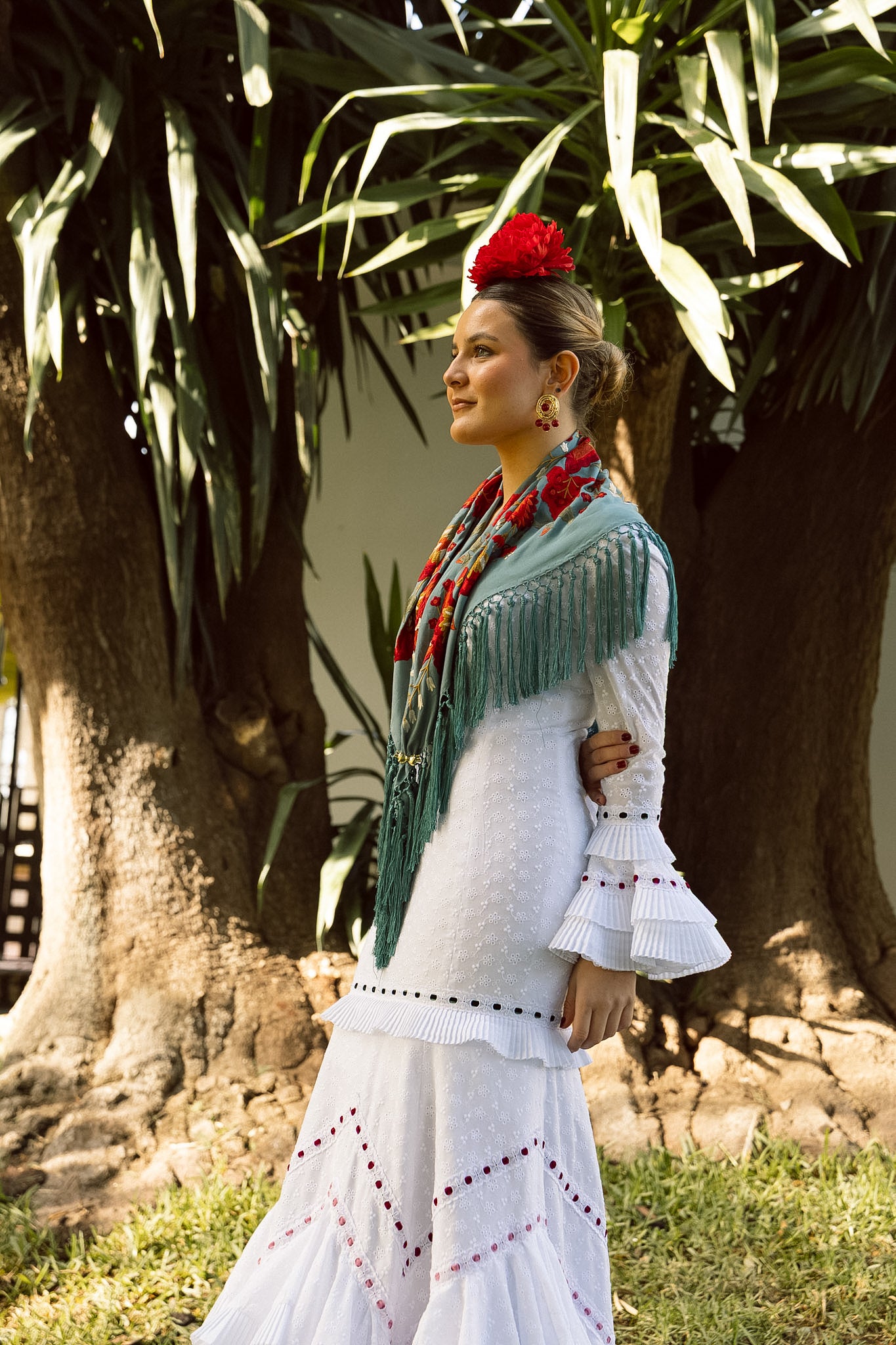 VESTIDO CANASTERA BLANCO PERFORADO CINTA COLORES