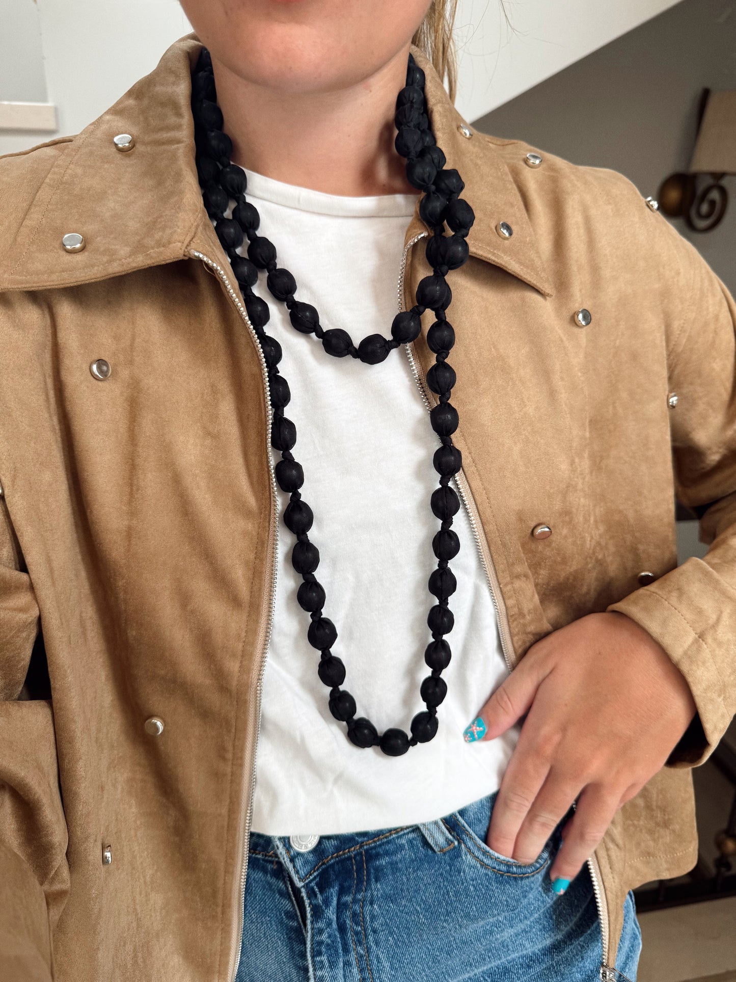 COLLAR BOLAS TEJIDO NEGRO