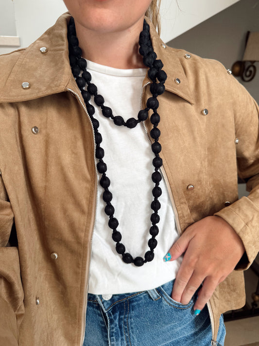 COLLAR BOLAS TEJIDO NEGRO