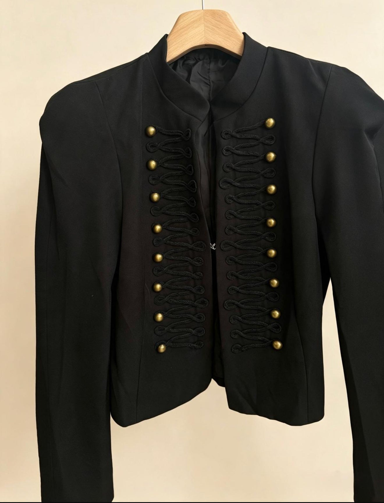 CHAQUETA BOTONES NEGRA