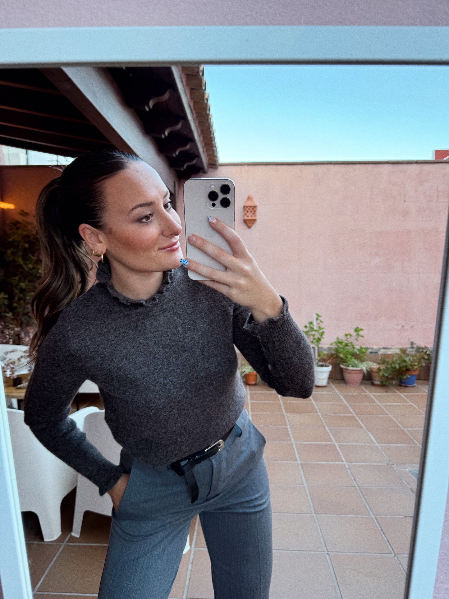 JERSEY BASIC MARRÓN CUELLO RIZO