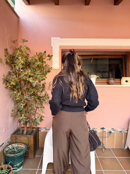 PANTALÓN PINZA MARRÓN PUÑO