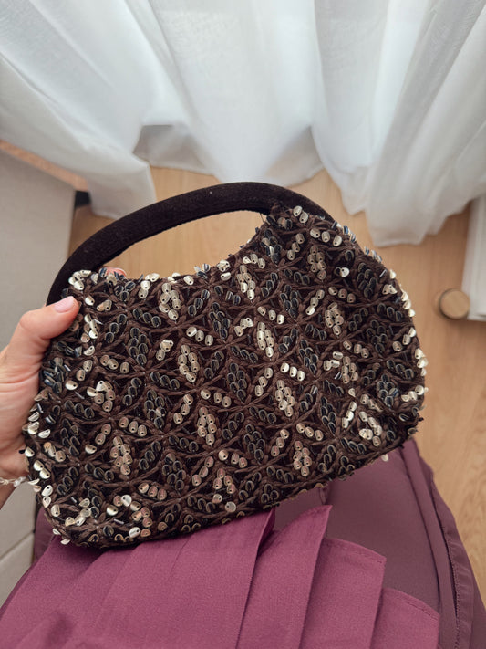 BOLSO AGARRE MARRÓN LENTEJUELA