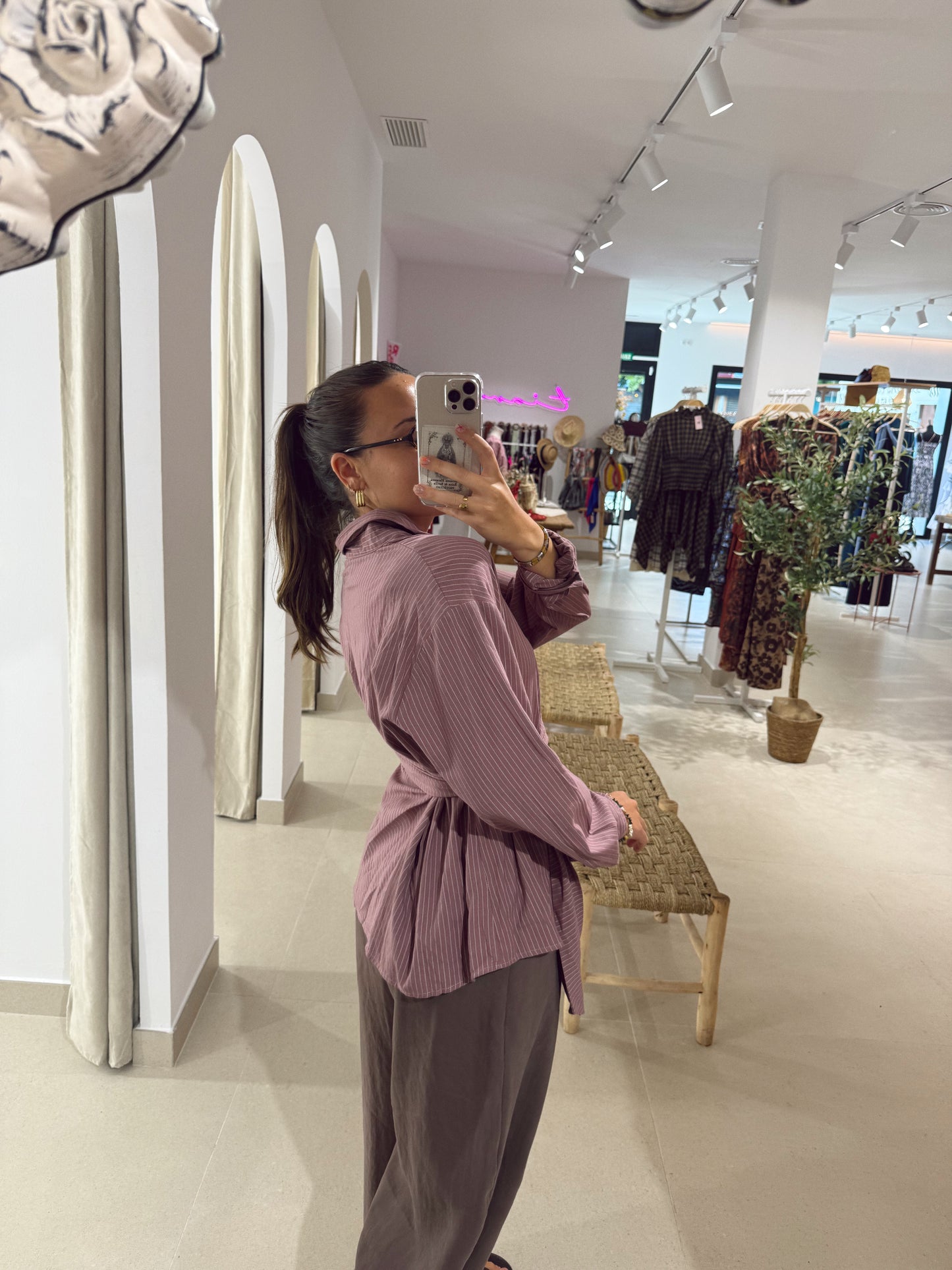 CAMISA NUDO RAYAS MAQUILLAJE