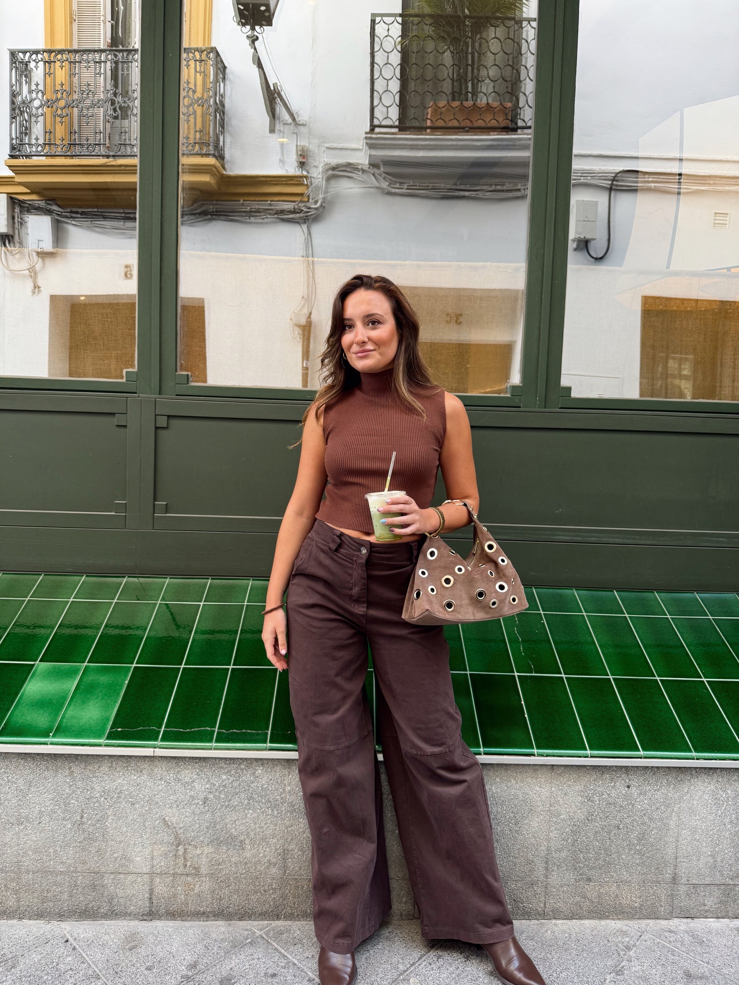 PANTALÓN CORTE CHOCOLAT