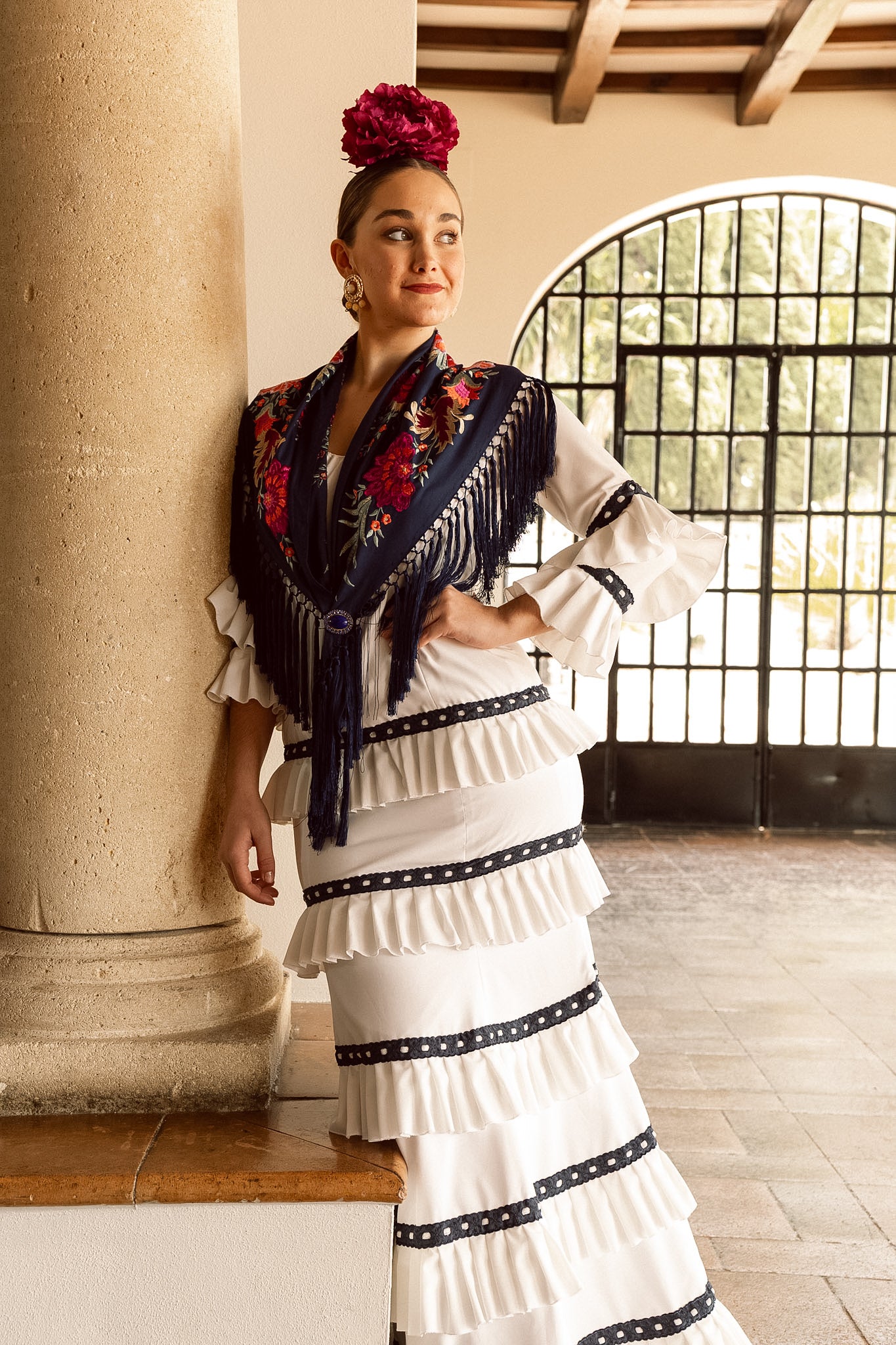 VESTIDO SEVILLA BLANCO ENTREDOS AZUL CON CINTA BLANCA
