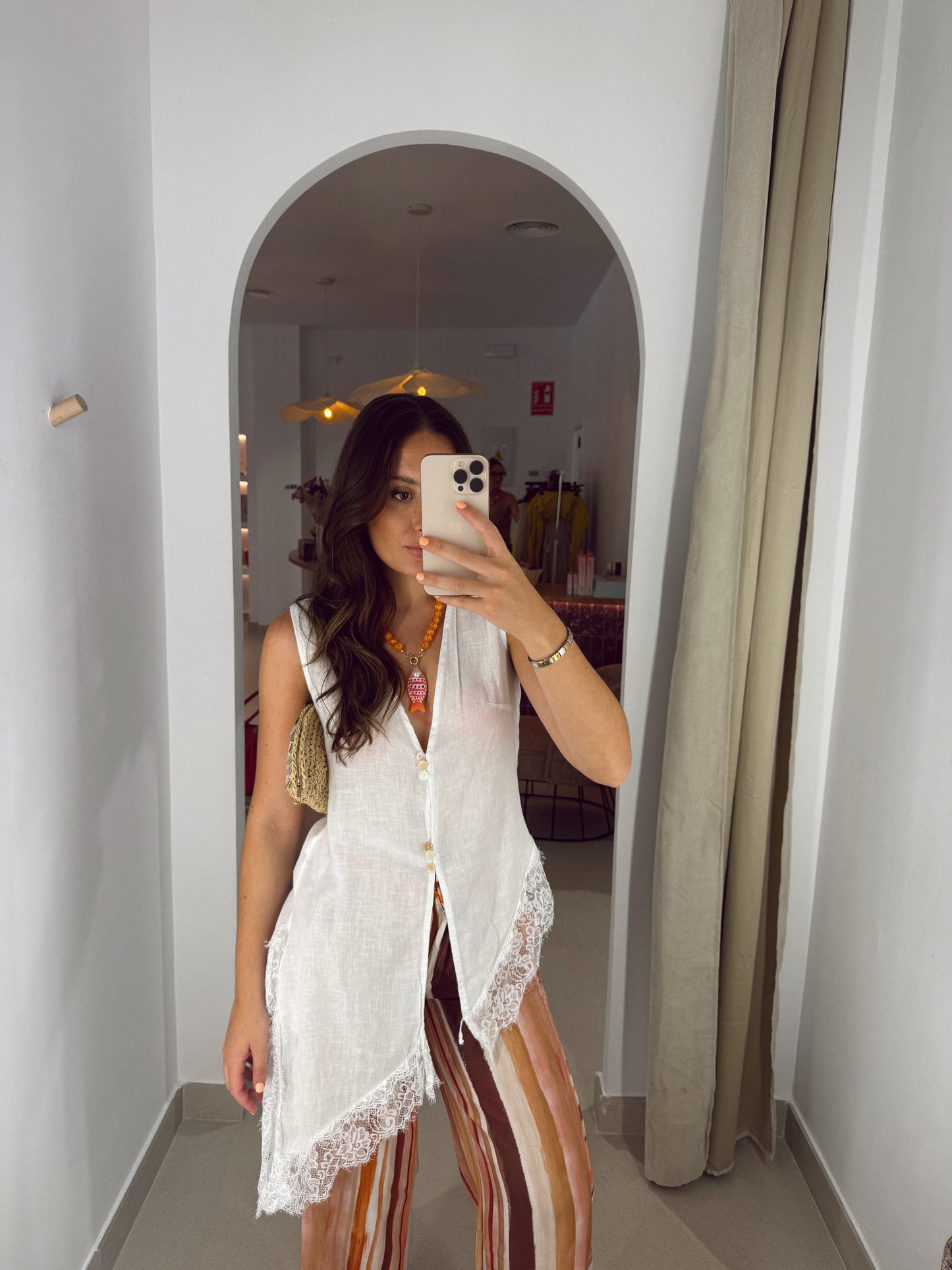 BLUSA DESIGUAL ENCAJE BLANCA