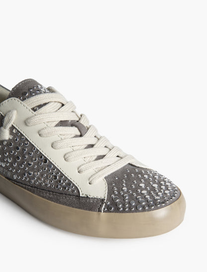 ZAPATILLA GRIS TACHUELAS