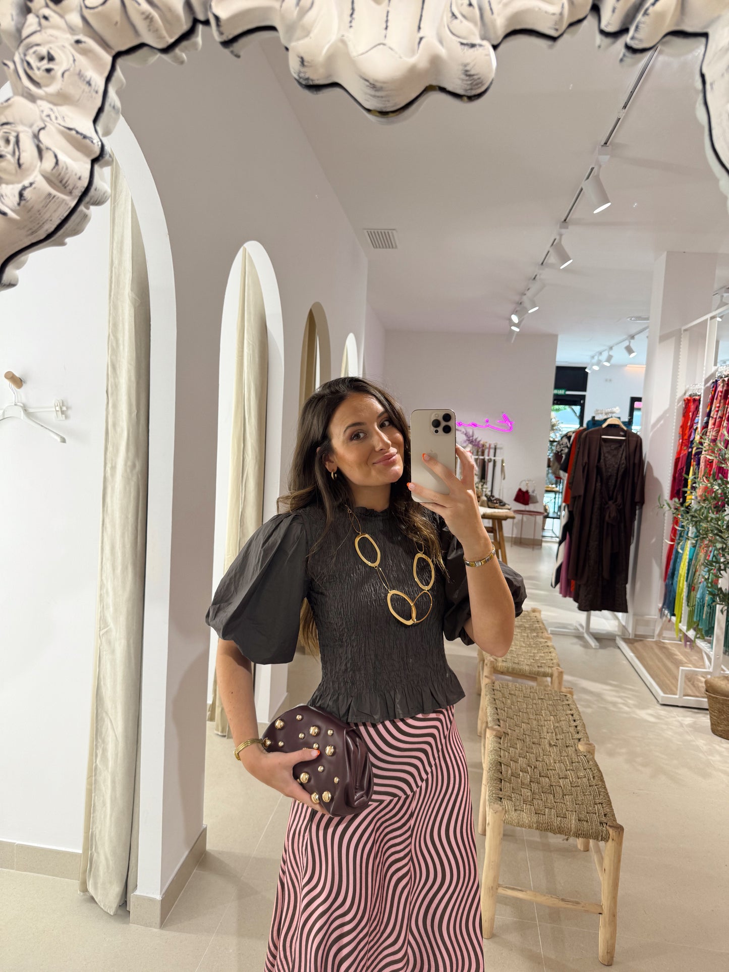 BLUSA ABULLONADA NIDO MARRÓN