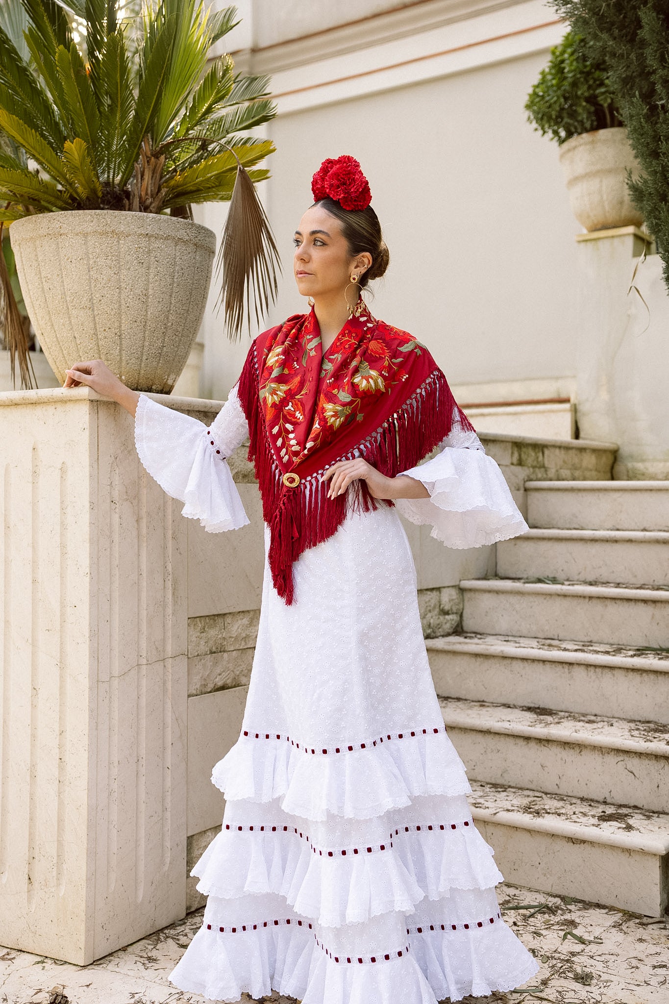 VESTIDO PEONÍA BLANCO PERFORADO CINTA BURDEOS