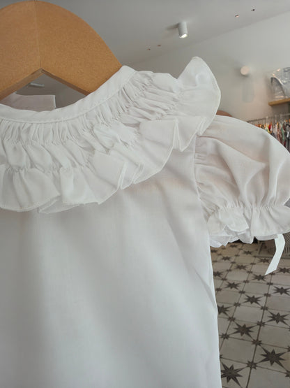 Blusa cuello blanca