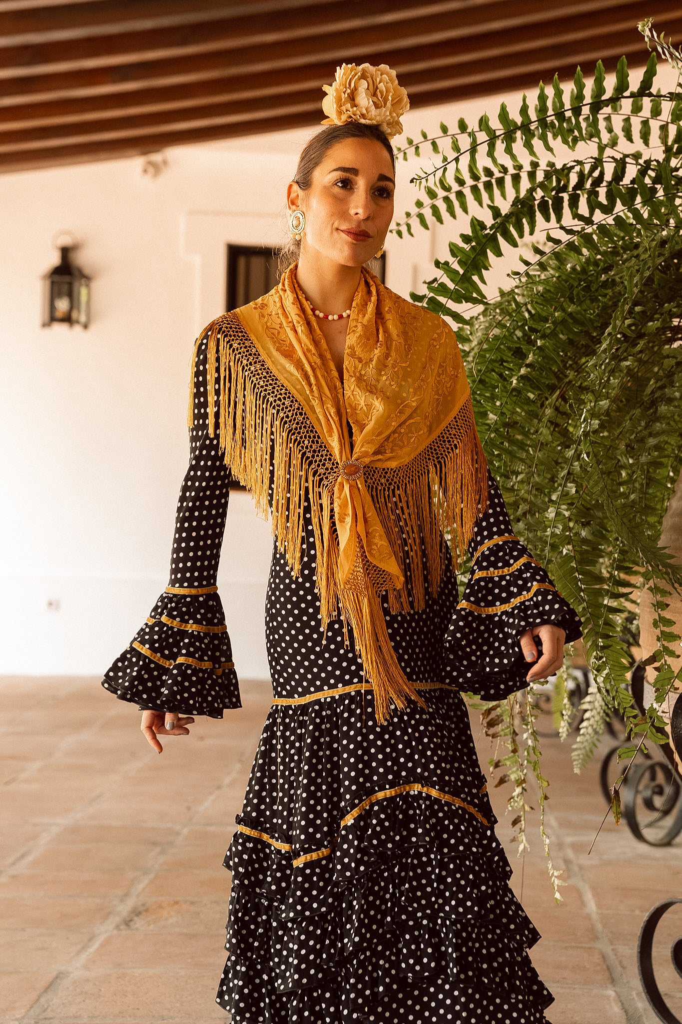 VESTIDO TRIANA NEGRO/BLANCO CINTA ORO