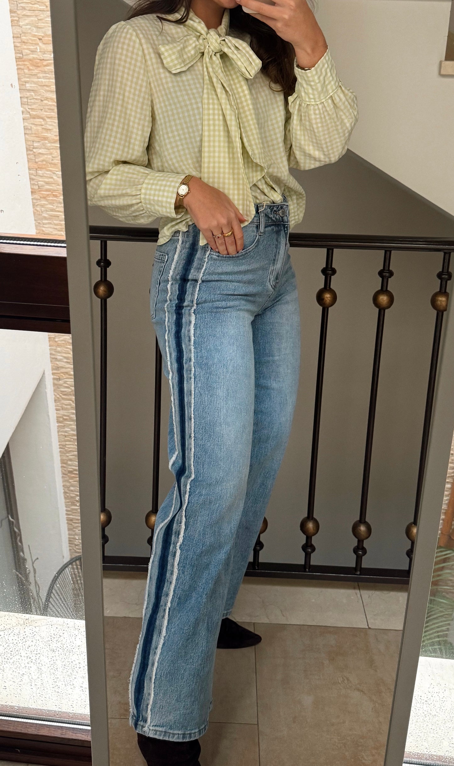 JEANS RECTO DETALLES DESFLECADO