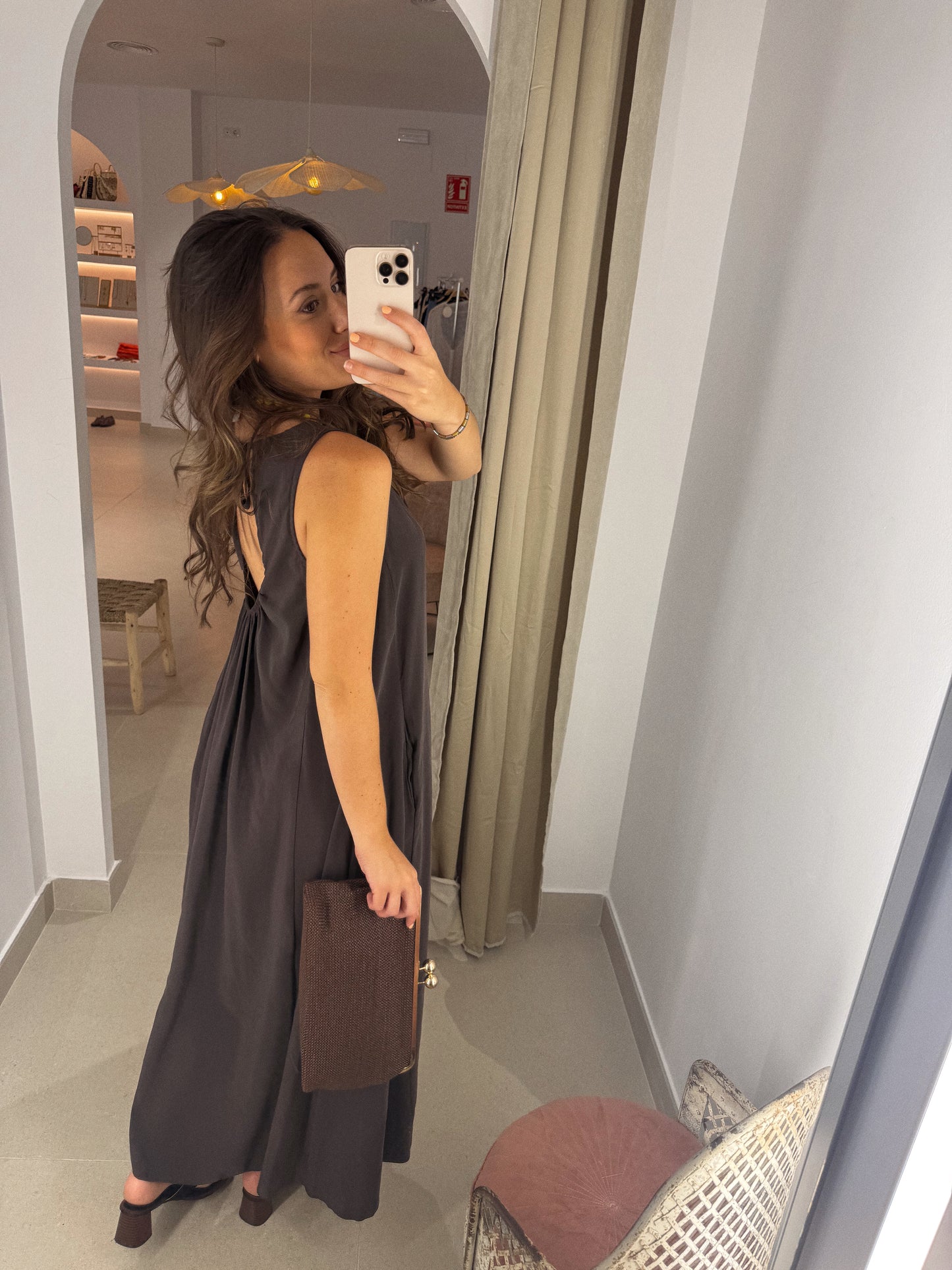 VESTIDO BASIC ESPALDA MARRÓN