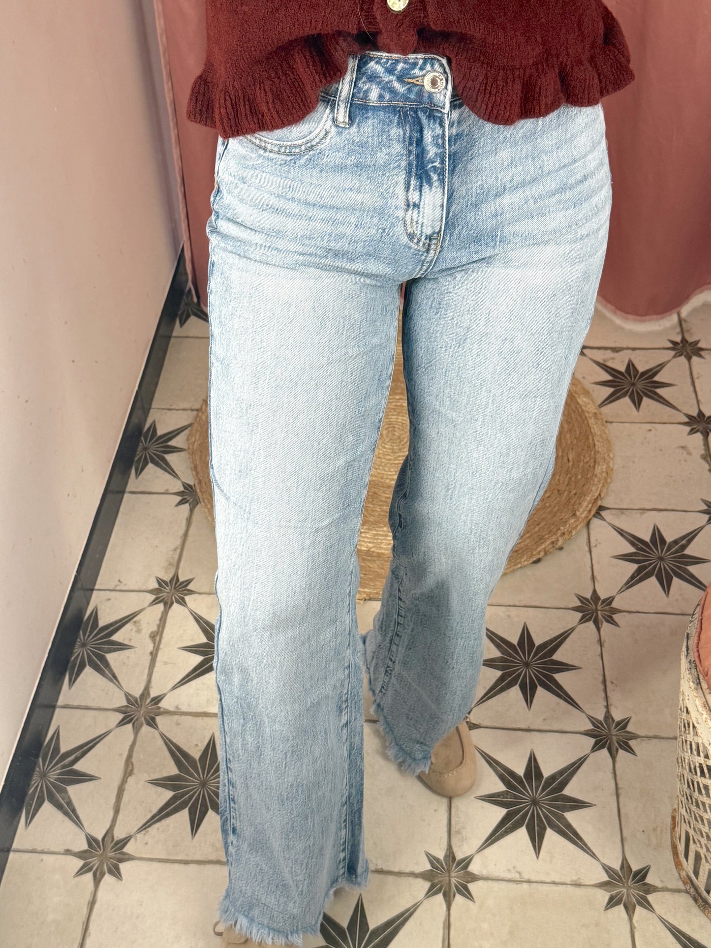 JEANS LEV RECTOS DESFLECADOS