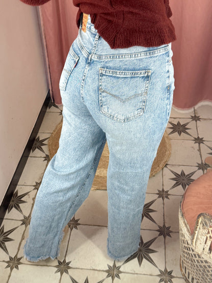 JEANS LEV RECTOS DESFLECADOS