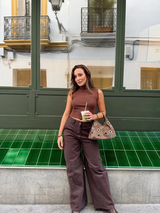 PANTALÓN CORTE CHOCOLAT