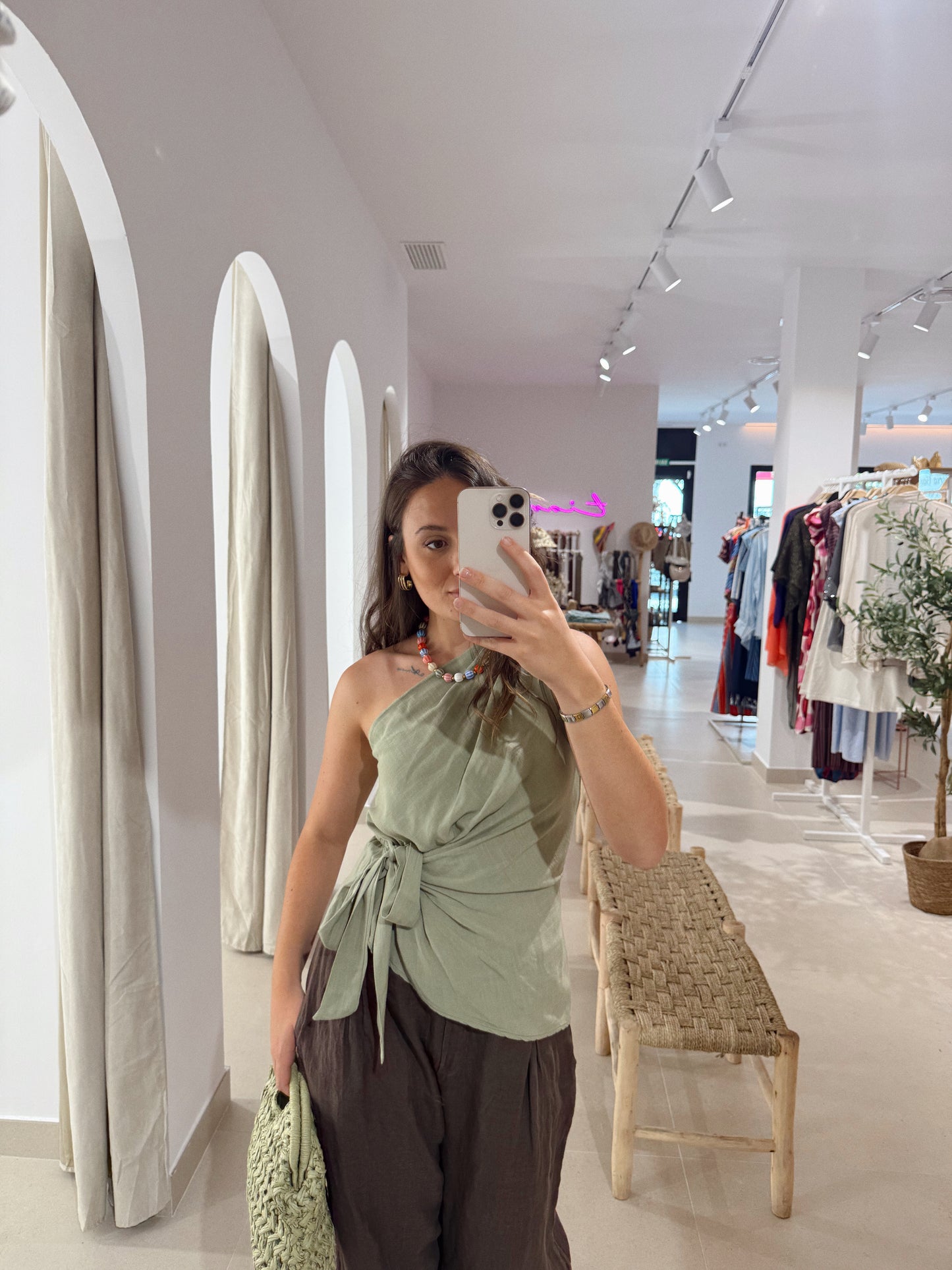 BLUSA ASIMÉTRICA LAZO VERDE