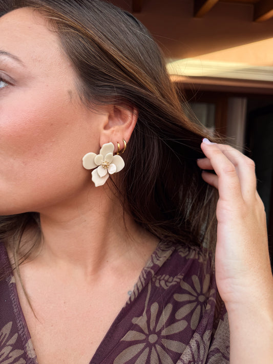 PENDIENTES FLOR BEIGE