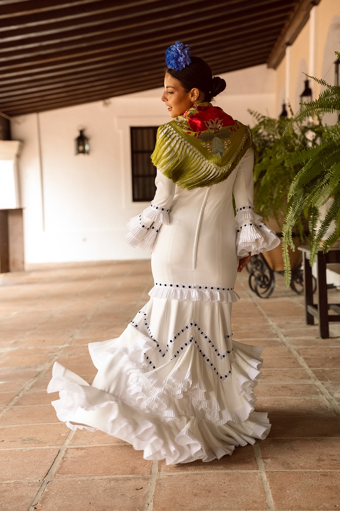 VESTIDO CANASTERA BLANCO CINTA NEGRA
