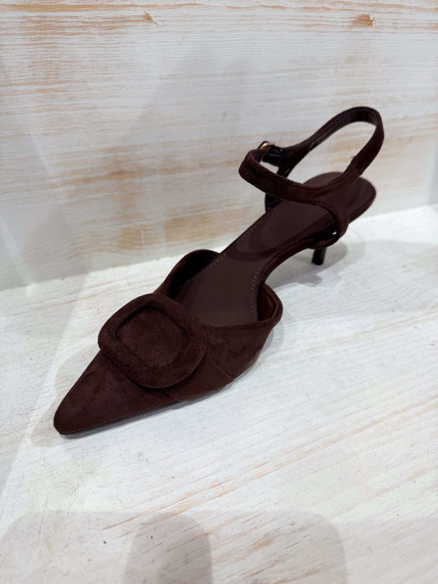 ZAPATO TACÓN MARRÓN HEBILLA