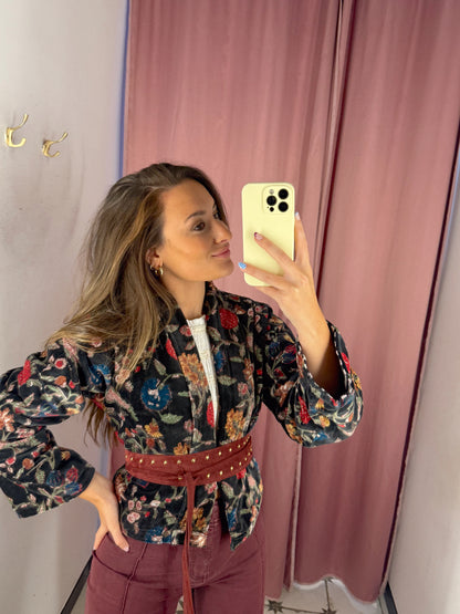 CINTURÓN ANTE TACHUELAS NEGRO/BURDEOS