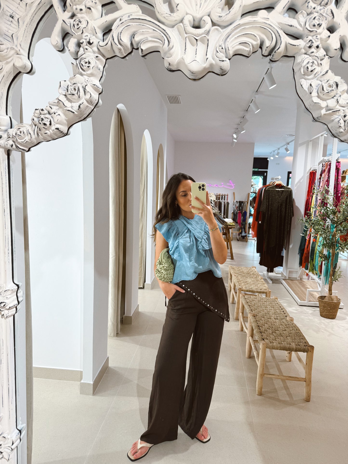 PANTALÓN PAÑUELO TACHUELAS MARRÓN