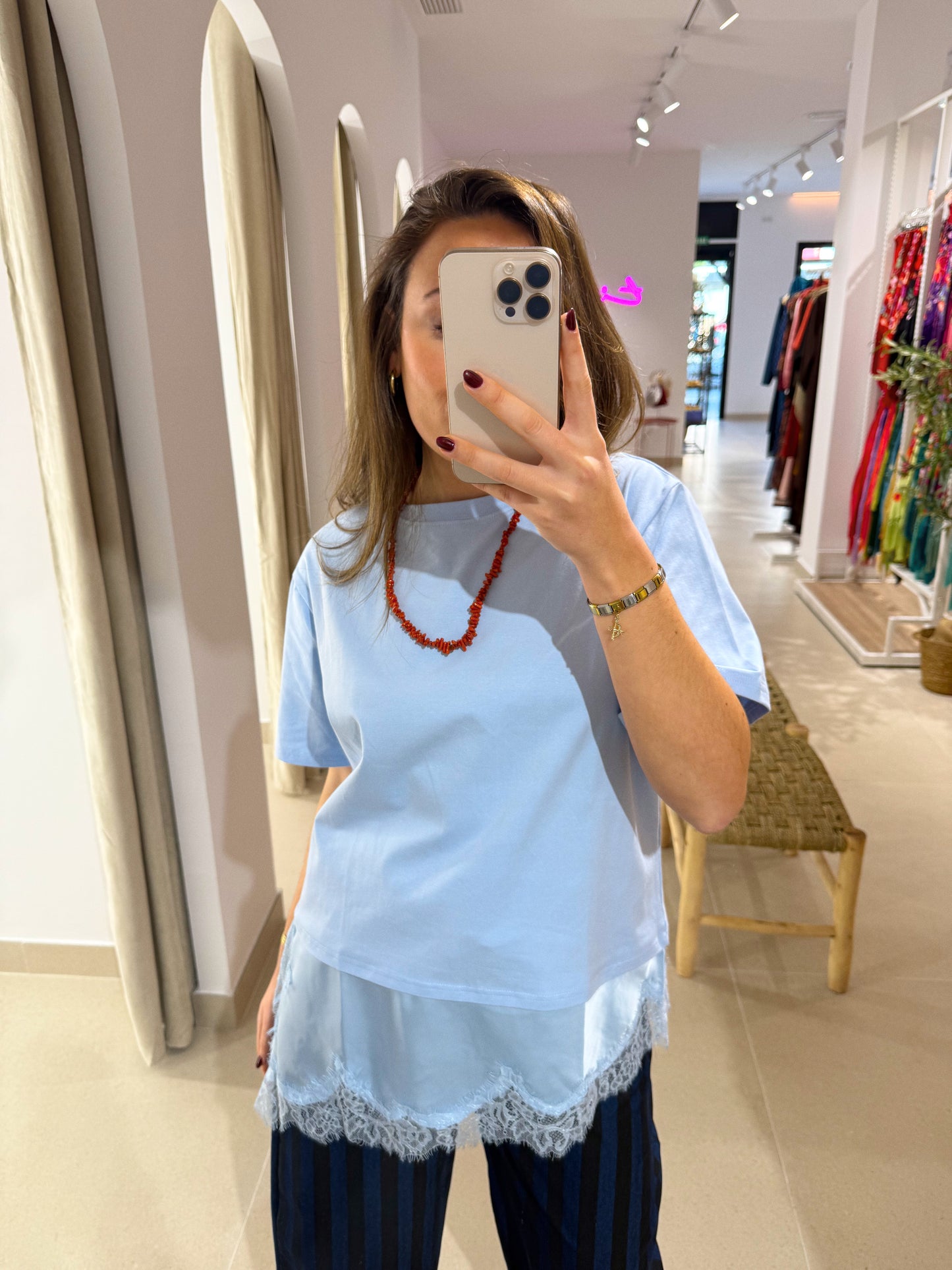 CAMISETA CELESTE ENCAJES