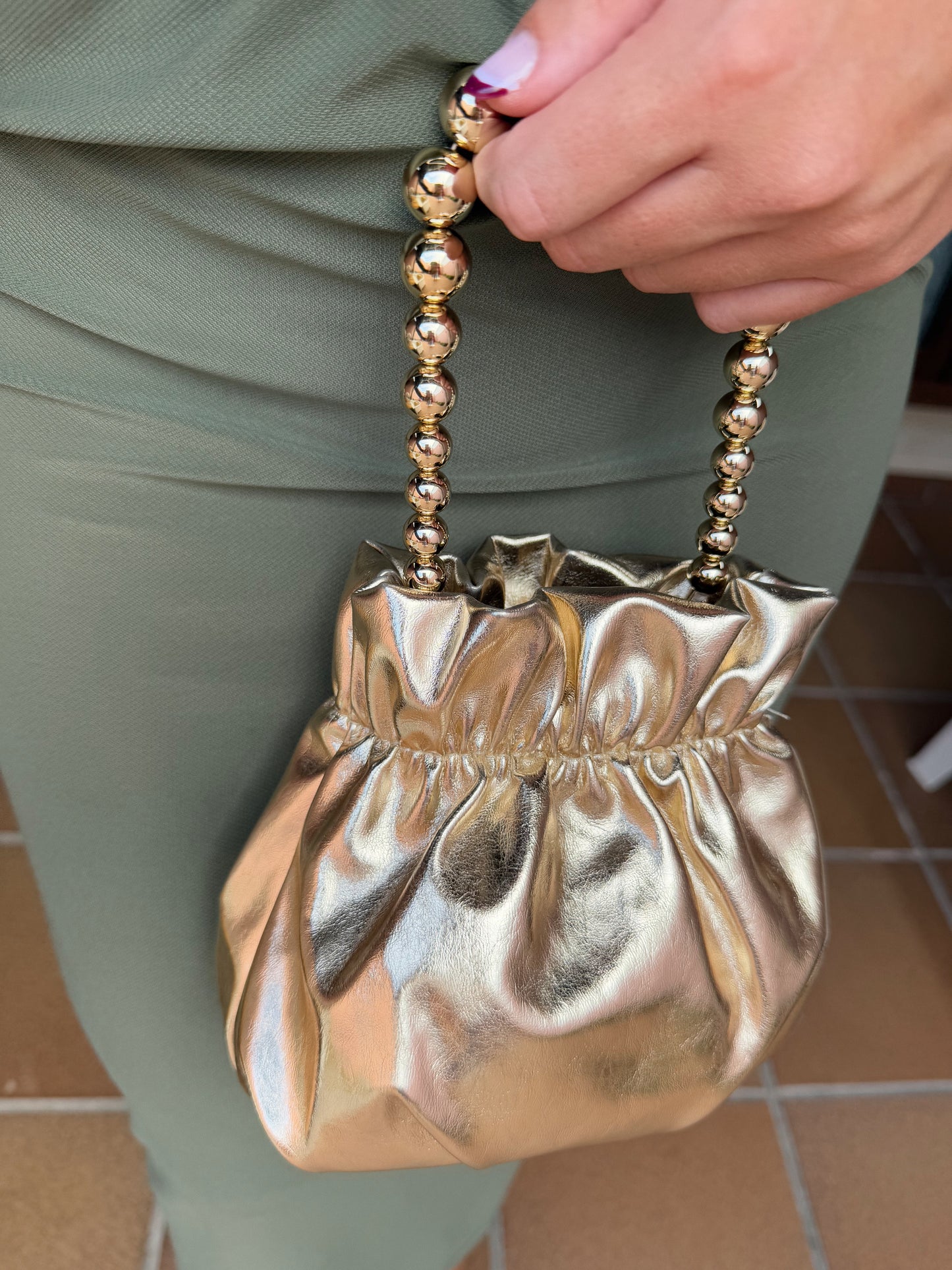 BOLSO BOMBONERA DORADO BOLITAS