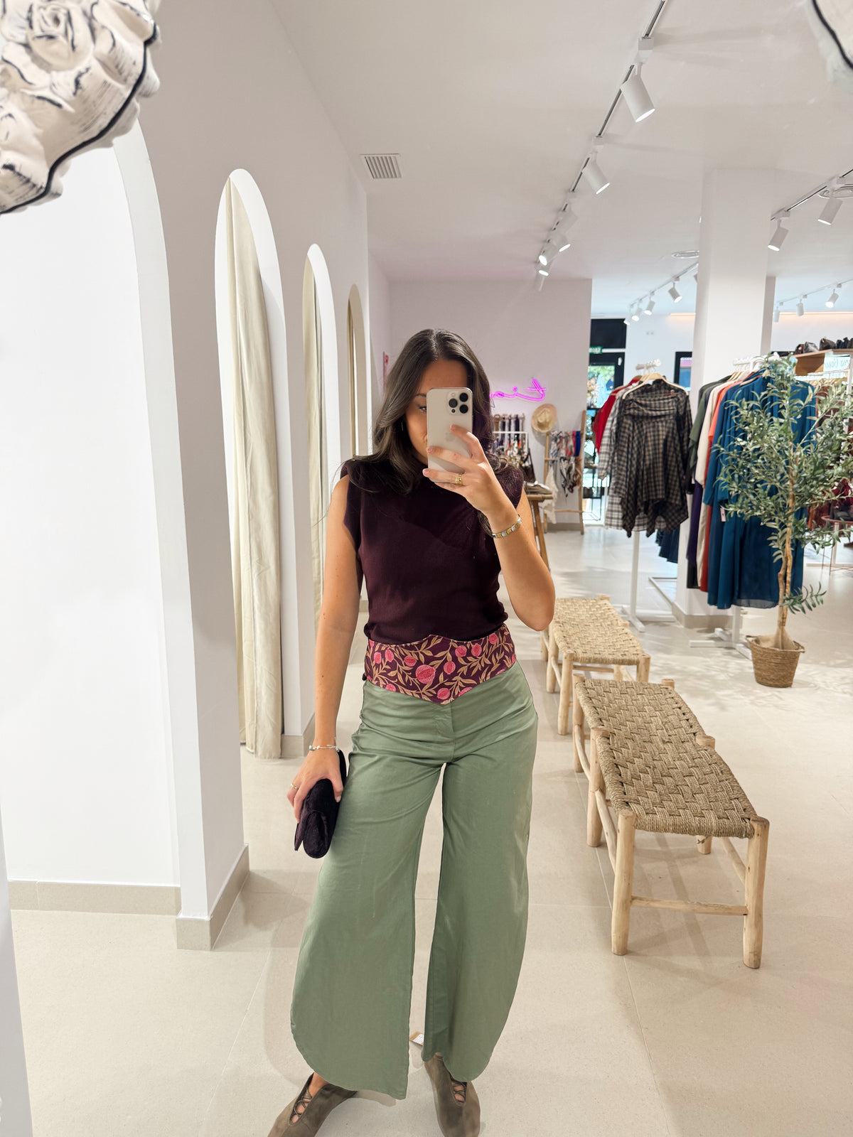PANTALÓN ABERTURAS VERDE