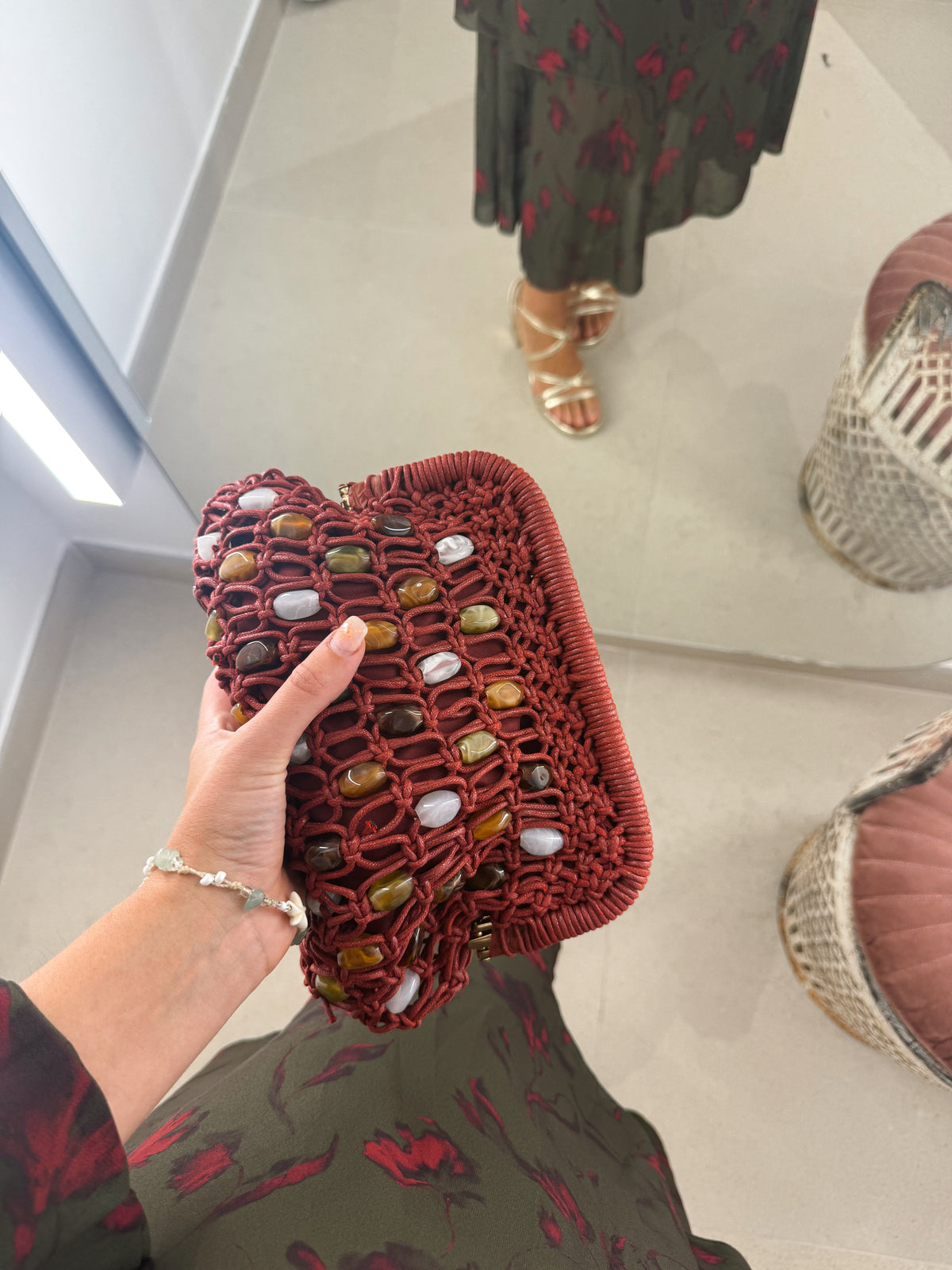 BOLSO CUERDAS PIEDRAS ROJO
