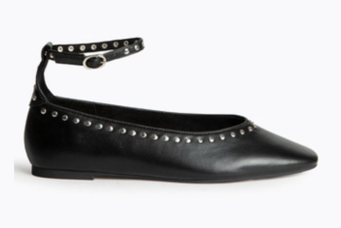 MERCEDITAS NEGRAS TACHUELAS AGARRADAS