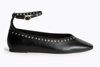 MERCEDITAS NEGRAS TACHUELAS AGARRADAS