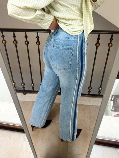 JEANS RECTO DETALLES DESFLECADO