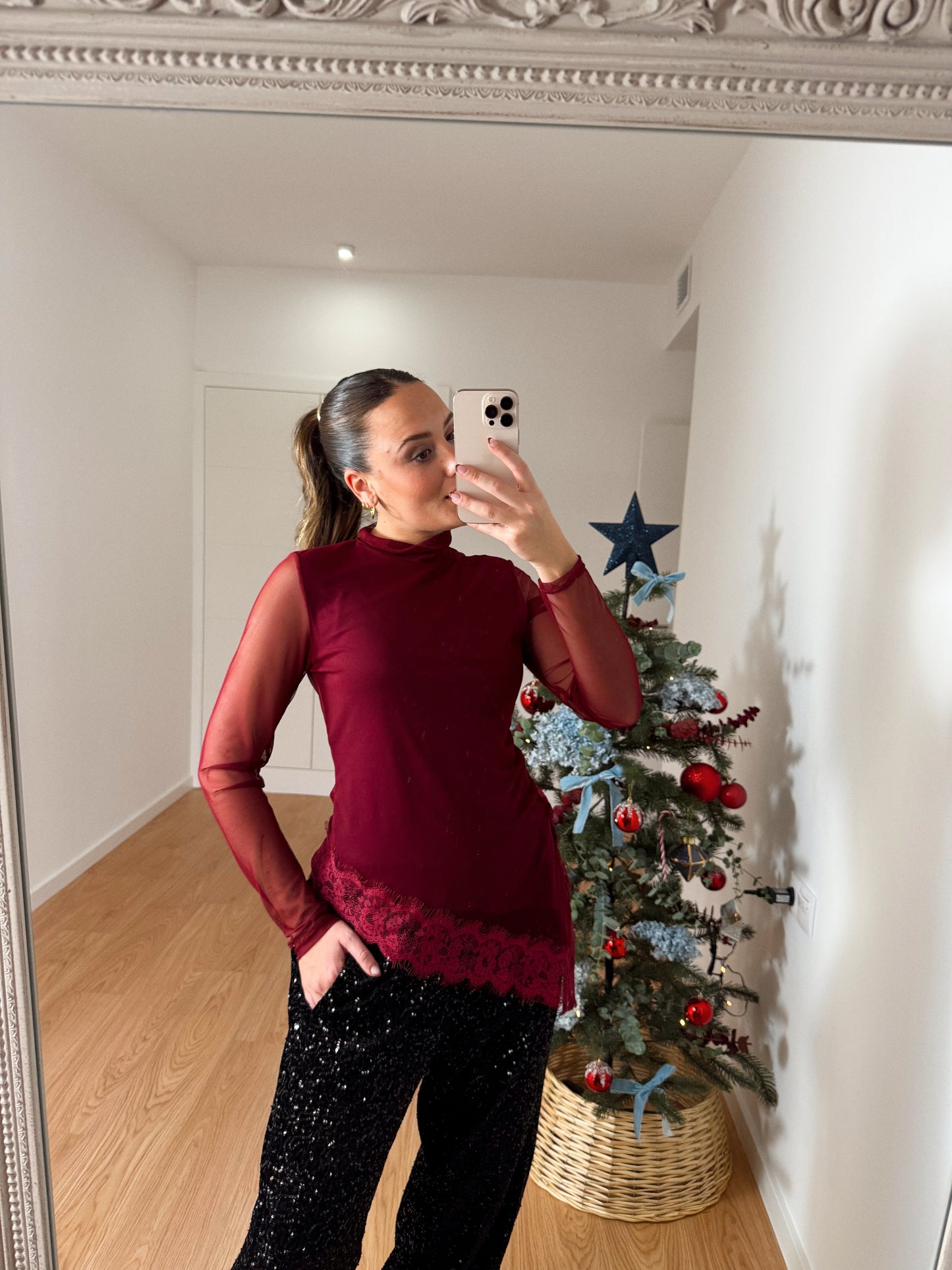 TOP TULL ENCAJE BURDEOS