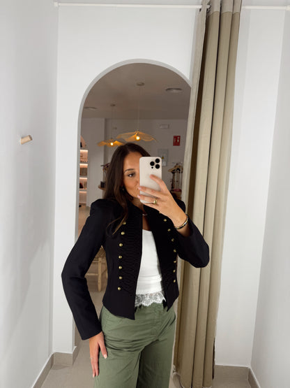 CHAQUETA BOTONES NEGRA