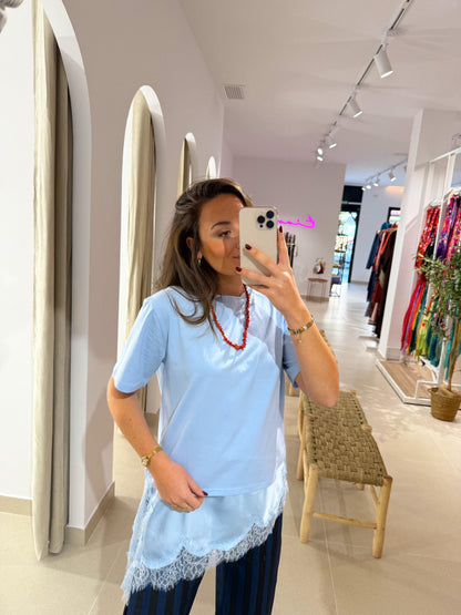 CAMISETA CELESTE ENCAJES