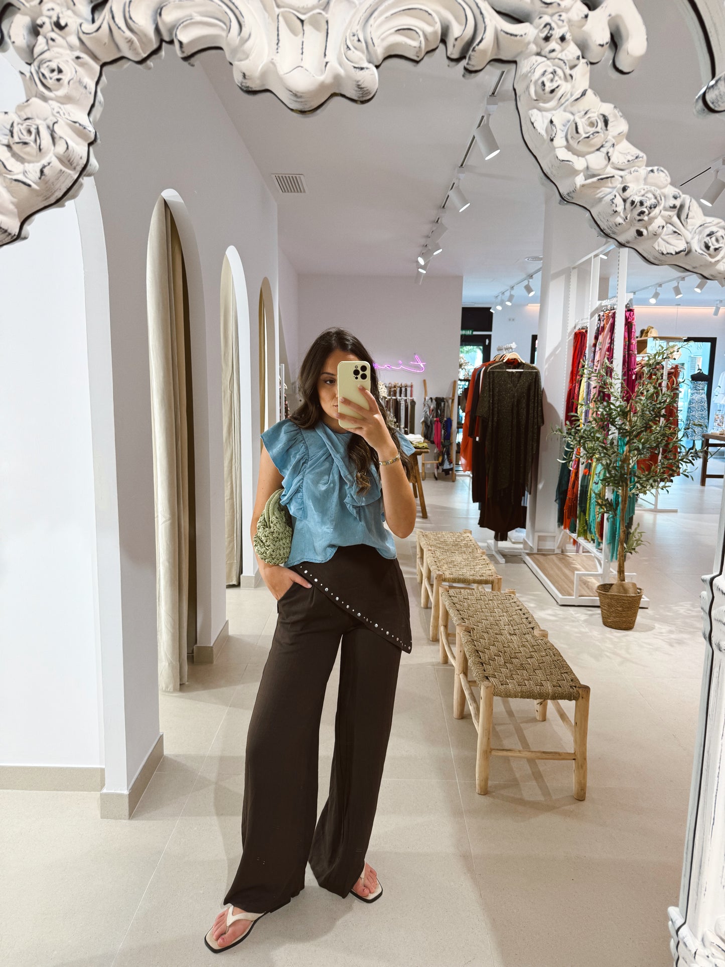 PANTALÓN PAÑUELO TACHUELAS MARRÓN