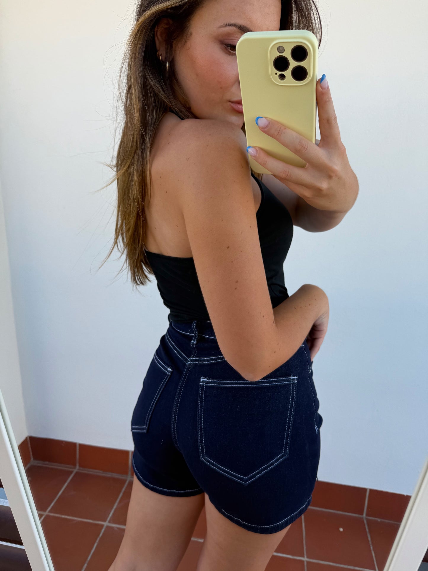 SHORT CRUZADO COSTURA BLANCA