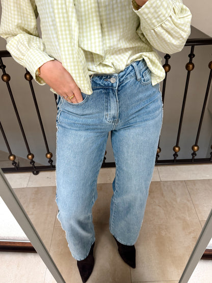 JEANS RECTO DETALLES DESFLECADO