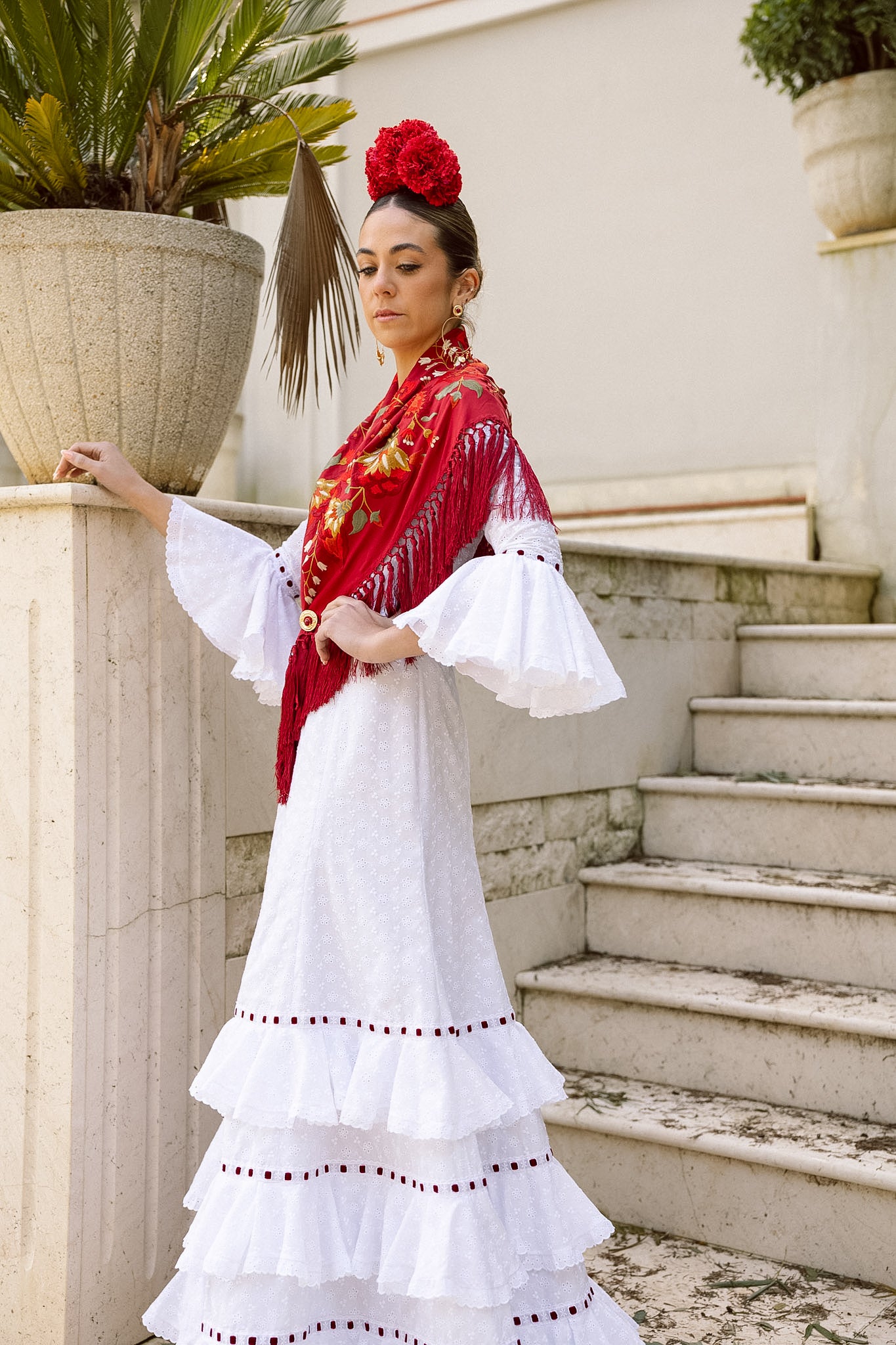 VESTIDO PEONÍA BLANCO PERFORADO CINTA BURDEOS